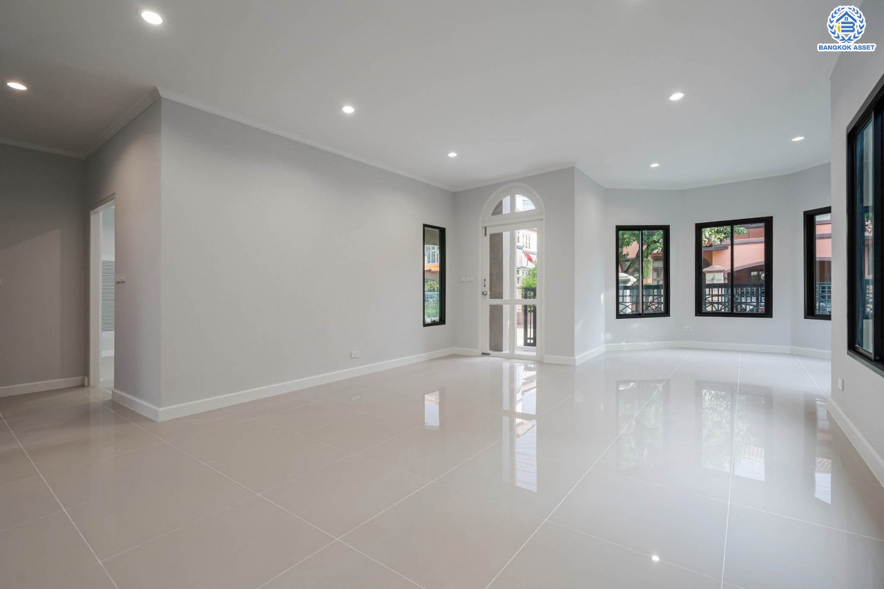 บ้านมือสองตกแต่งใหม่ ม.ภัสสร7 รัตนาธิเบศร์ พื้นที่กว้างกว่า 58.9 ตร.ว. รองรับทุกความสุข ฟังก์ชัน 3 ห้องนอน 3 ห้องน้ำ 2 ห้องอเนกประสงค์ จอดรถได้ 2 คัน บนทำเลเดินทางสะดวก ติดถนนใหญ่ ใกล้รถไฟฟ้า "สถานีบางพลู" เพียง 400 ม.